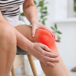 Douleur au genou ou à la hanche : comment choisir son chirurgien orthopédique ?